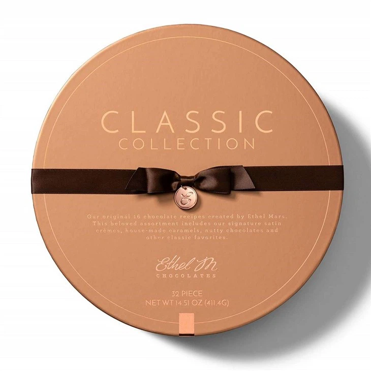 the removable lid of round chocolate box